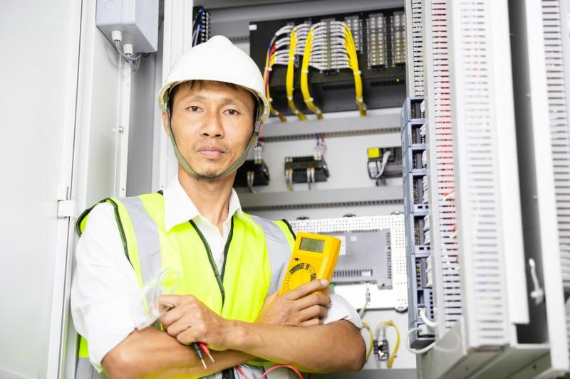 Montagem De Painéis Elétricos Industriais: Eficiência E Normas